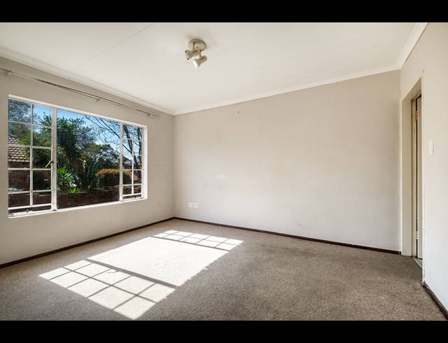 3 BEDROOM TOWNHOUSE FOR SALE IN SUNDOWNER
